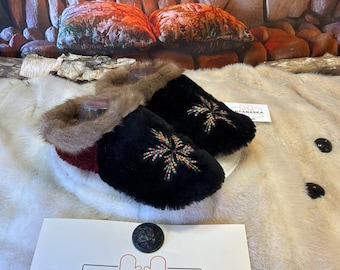 Alexina slippers, women's size 9 – Italian sherling & recycled leather, unique handmade piece from Quebec, Embroidered Edition