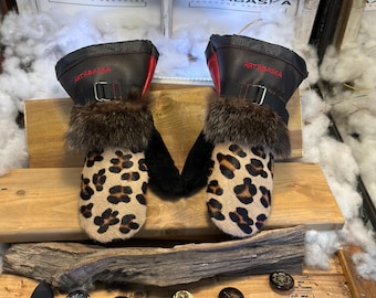 Small Irene mittens, recycled cowhide, leopard and raccoon print, Italian leather, brown and red, removable lining, handmade in Quebec