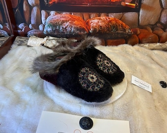 Josée slippers, women's size 10 – Italian sherling & recycled leather, unique handmade piece from Quebec, Embroidered Edition