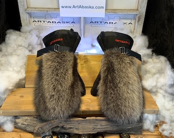 Les Madeleine Medium Mittens – All-fur edition, recycled brown raccoon, sheared sheep, black Italian leather, handmade in Quebec