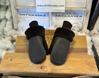 Medium Danielle city mittens in recycled fur – Handmade in Quebec – Lightweight, elegant, urban comfort – ArtAbaska