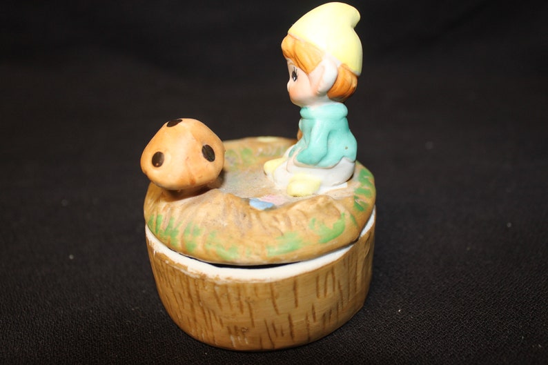 Homco Porcelain Trinket / Jewelry Box Elf Mushroom Yellow Hat VINTAGE EC vtm image 3