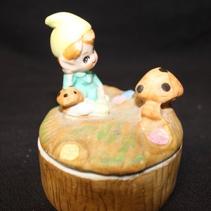 Homco Porcelain Trinket / Jewelry Box Elf Mushroom Yellow Hat VINTAGE EC vtm image 2