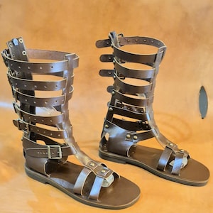Handgefertigte Leder Gladiator Sandalen: Renaissance Kostüm, Antik Stil