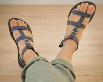 Sandalias de gladiador de cuero unisex para hombre, hechas a mano: diseño artesanal minimalista, suela de cuero natural.