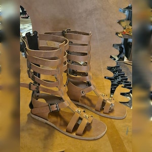 Handgefertigte Leder Gladiator Sandalen: Renaissance Kostüm, Antik Stil