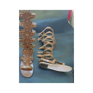 Handgefertigte Leder Gladiator Sandalen: Antike römische Stil, kniehoch