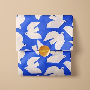 Papel de presente com estampa de pássaros | 2 folhas | Estampa azul e branca