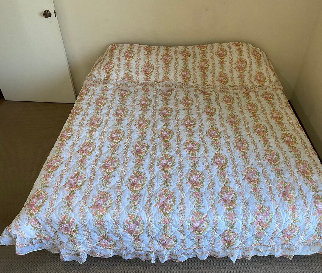Sheridan Bed Spread Double Bed Quilt Cover Quilted Floral Ruffled Hem Retro 70s Vintage Shabby