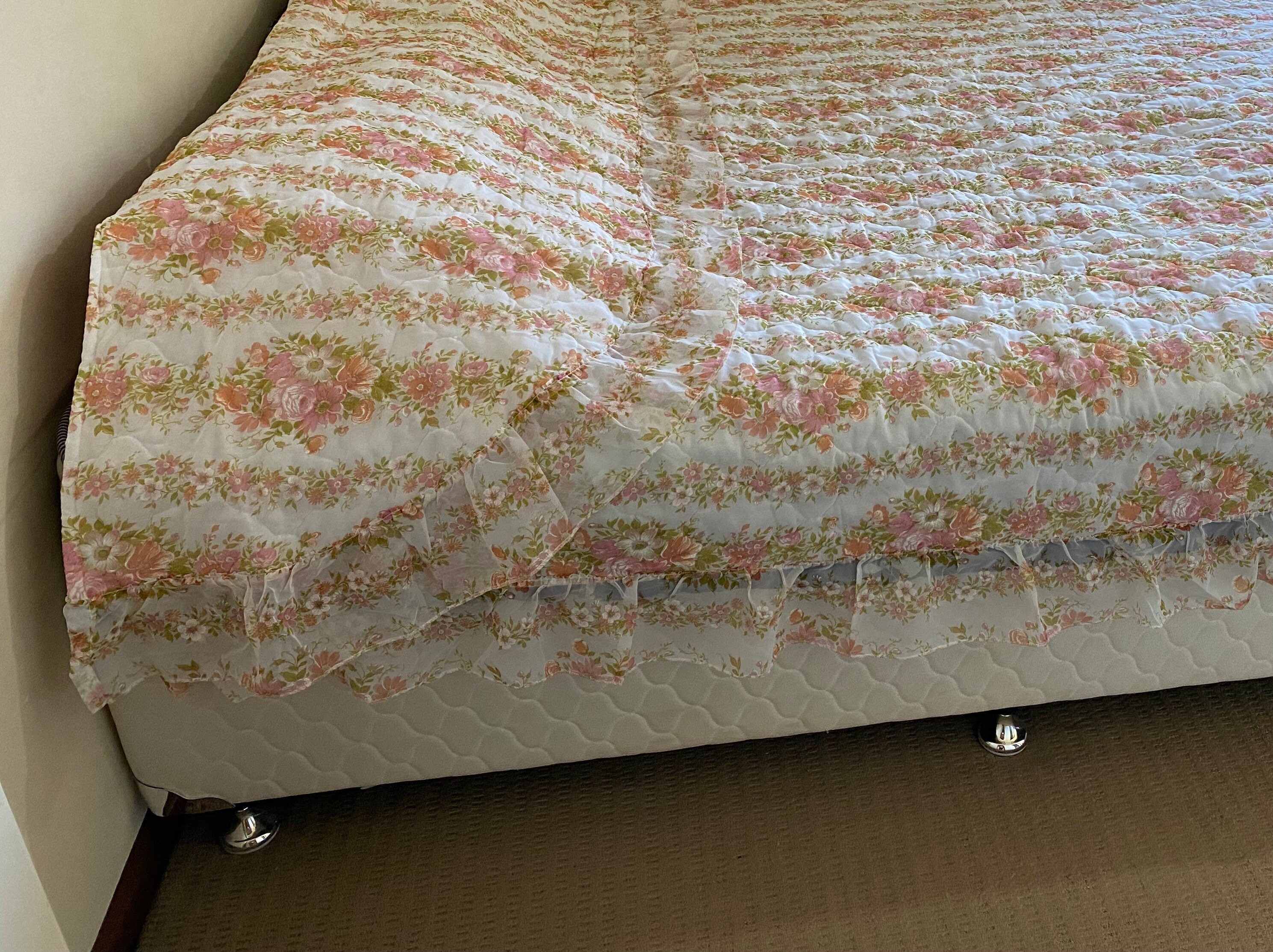 Sheridan Bed Spread Double Bed Quilt Cover Quilted Floral Ruffled Hem Retro 70s Vintage Shabby