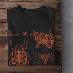 Cottagecore Snail T Shirt,Goblincore Goth,Grunge Fairycore Clothing,Witchy T Shirt,Dark Academia Aesthetic Shirt, Botanical Art Frog Tshirt