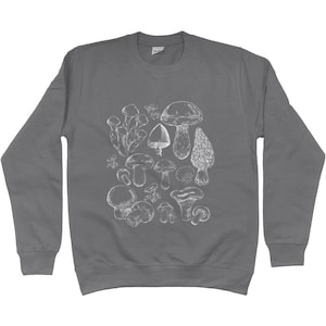 Puede incluir: Una sudadera gris oscuro con un estampado gr&aacute;fico blanco de varios tipos de setas.