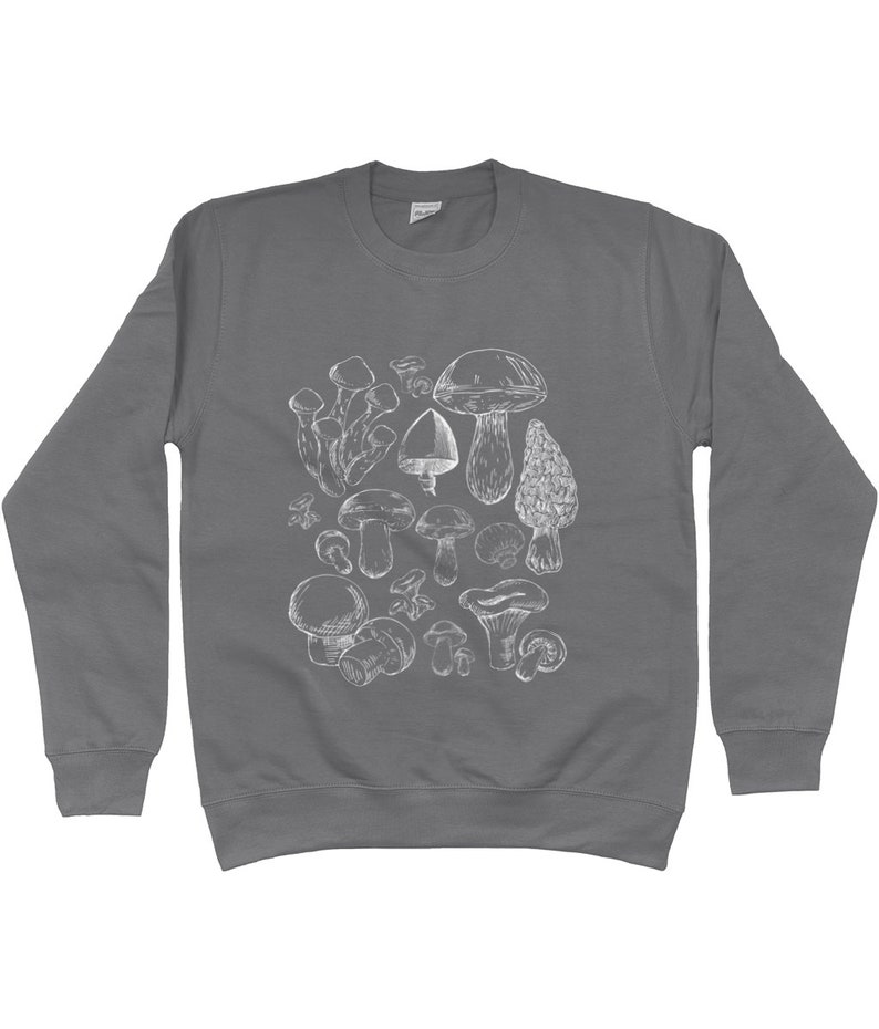 Puede incluir: Una sudadera gris oscuro con un estampado gr&aacute;fico blanco de varios tipos de setas.