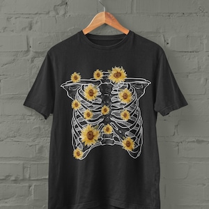 パステルゴス ゴブリンコア リブ T シャツ、トレンディなオルタナティブ レトロ T シャツ、魔女のタロット カード ラバー T シャツ、グランジ フェアリーコア ダーク アカデミア トップス、グランジ