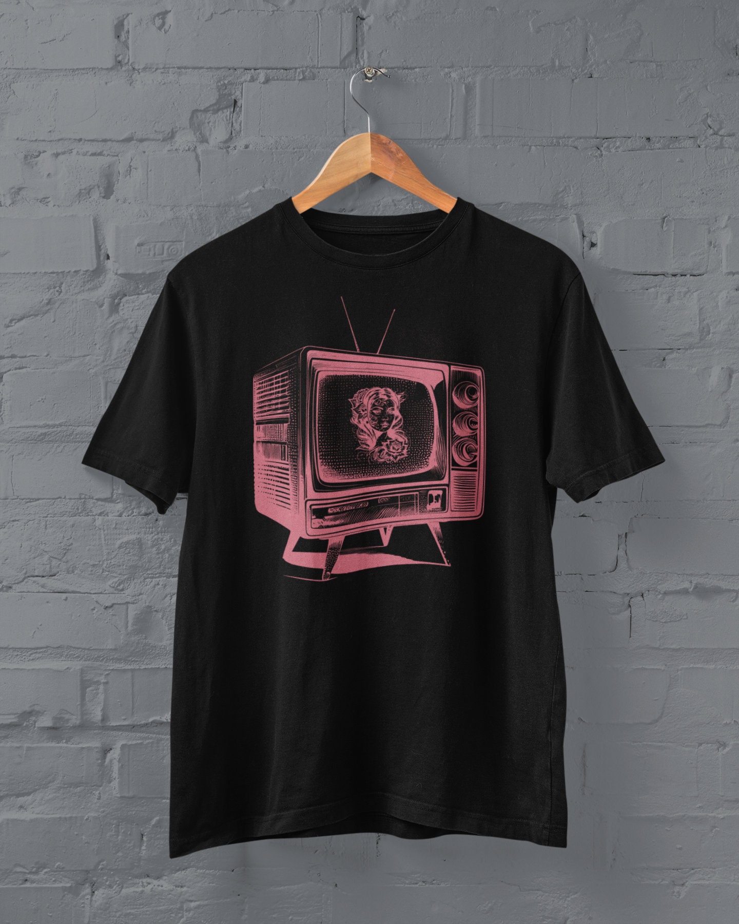 USA製 コットン100% Less than TV Tシャツ Lサイズ　Y2k Y2k Glitch Pink TV Shirt,pastel Goth Grunge Clothing,weirdcore