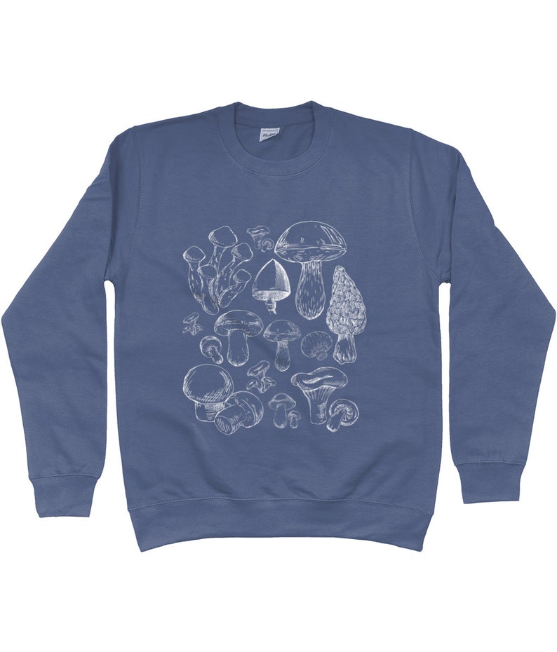 Puede incluir: Una sudadera azul con un gr&aacute;fico blanco de varios tipos de setas. El gr&aacute;fico est&aacute; centrado en la parte delantera de la sudadera.