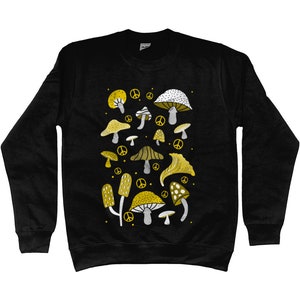 Puede incluir: Sudadera negra con un dise&ntilde;o de setas amarillas y blancas. Las setas est&aacute;n dispuestas en un patr&oacute;n vertical y est&aacute;n rodeadas de signos de paz.