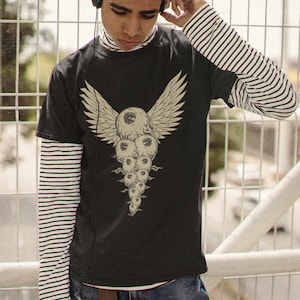 Weirdcore Eyeball Shirt, Grunge Clothing, Edgy Horror Shirt, Dark Pastel Goth, Dreamcore Clowncore Aesthetic, Alt Clothing,Y2k Grunge Tshirt