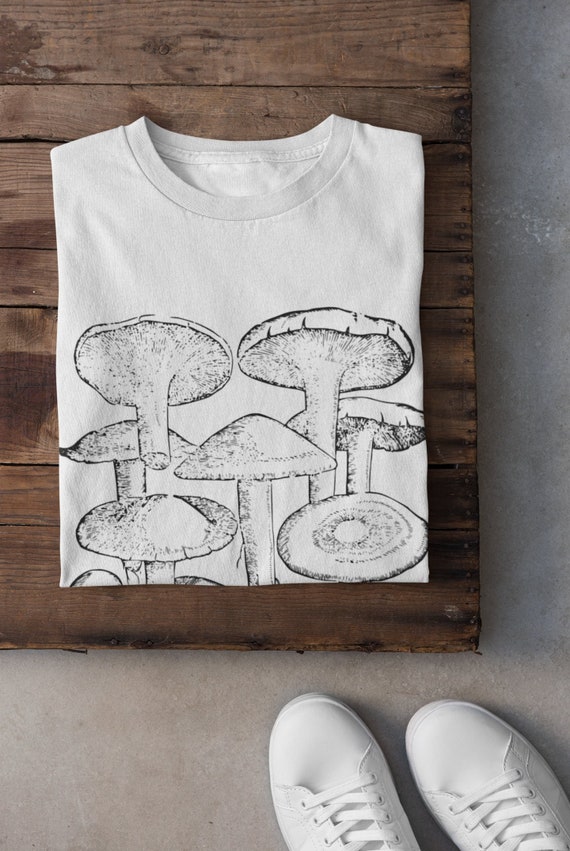 Mushroom Shirt,Mushroom Tshirt,Grunge Tshirt,Fairycore T shirt,Goblincore Shirt,Alt Clothing,Toadstool Shirt,Egirl Shirt,Grunge Fairycore