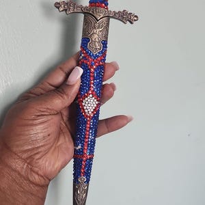 Dantor or Freda  Ponya ( Rhinestone) choose yours