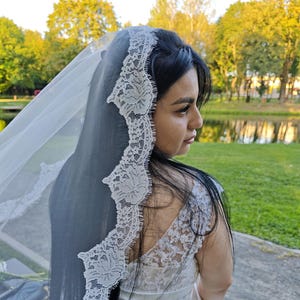 Chantilly Lace Veil Mantilla style Floral lace trim in Ivory, Timeless Elegance