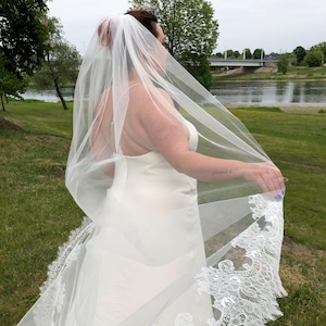 Chantilly Lace Veil Cathedral - 1 Tier Lace Trim Veil in Ivory