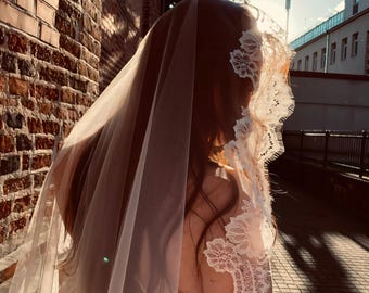 Chantilly Lace Veil | Mantilla Veil Cathedral | Lace Trim Veil with comb in light Ivory