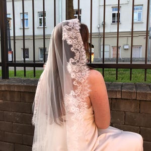 Chantilly Lace Veil Mantilla - Floral Lace trim veil short