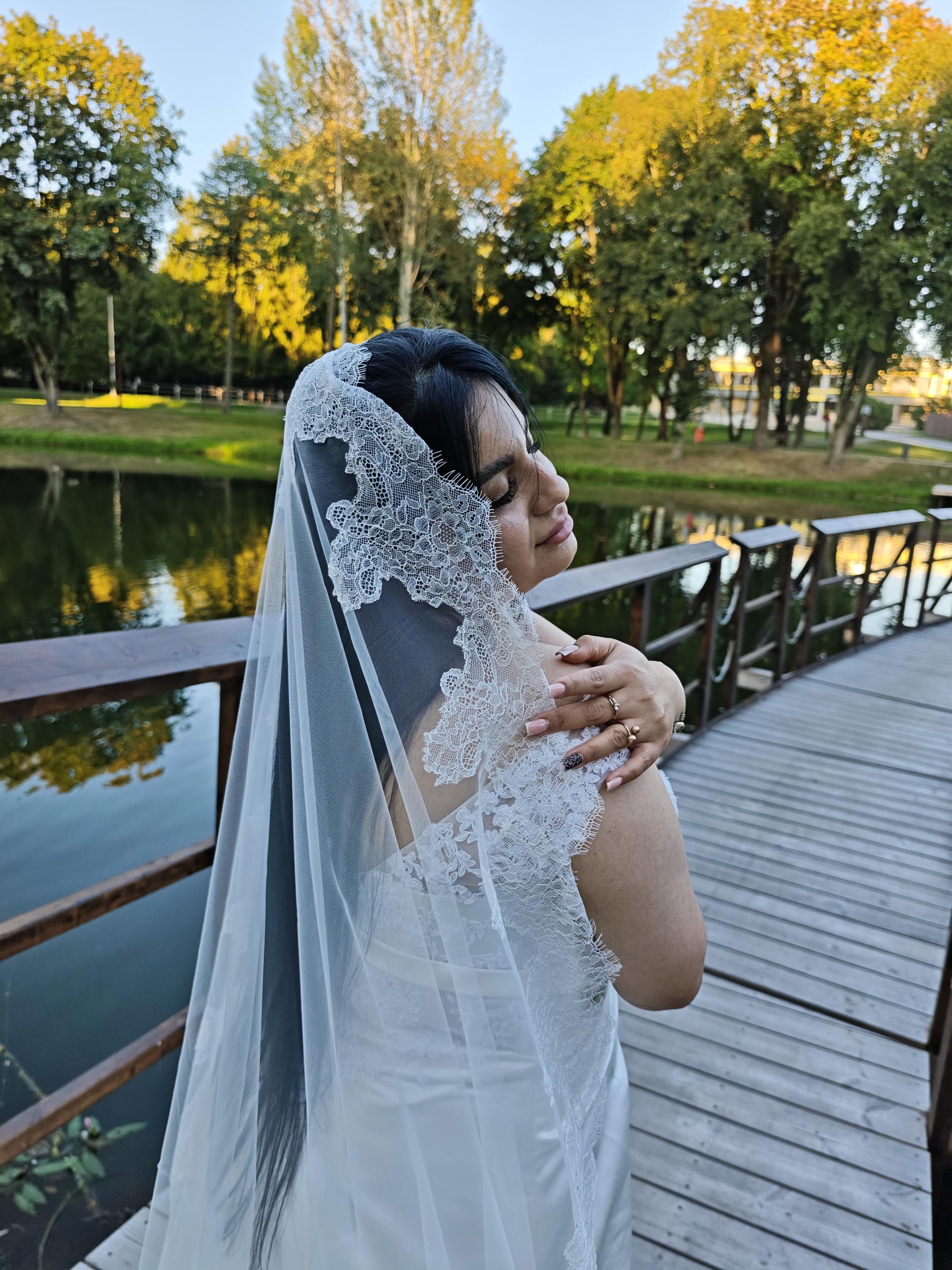 Soft Ivory Chantilly Eyelash Lace Cathedral Wedding Veil 98\