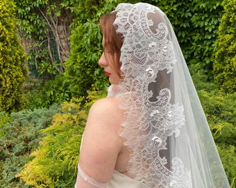 Chantilly lace Bridal Mantilla veil in Light Ivory with comb