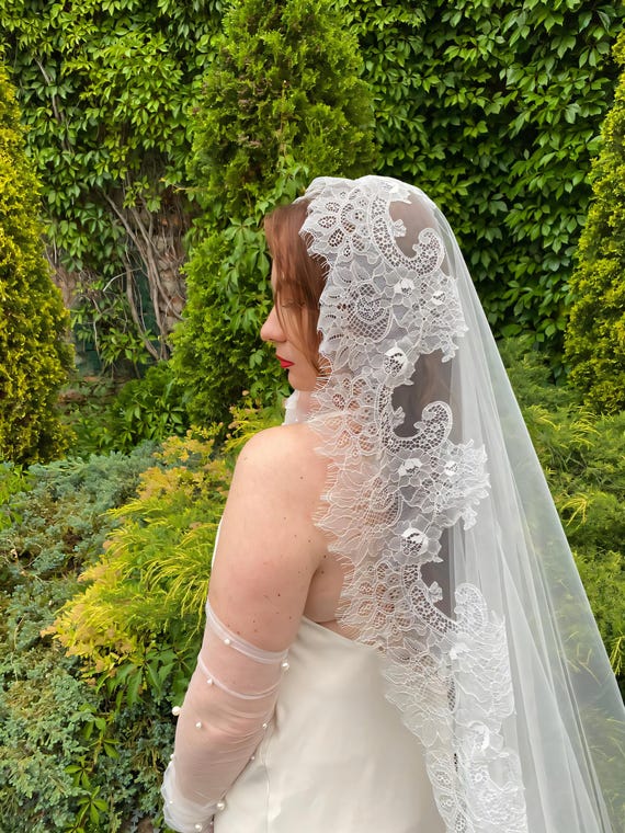 Soft Ivory Chantilly Eyelash Lace Cathedral Wedding Veil 98\
