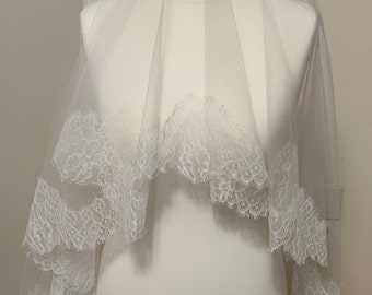 Light Ivory Chantilly lace veil , Eyelash lace veil, Wedding veil with lace train