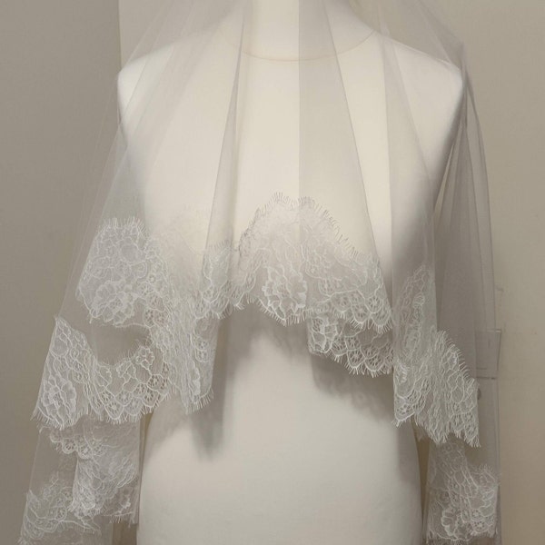 Light Ivory Chantilly lace veil , Eyelash lace veil, Wedding veil with lace train