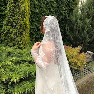 Bridal Vintage Chantilly Lace Mantilla veil with comb in soft Ivory, All lace veil