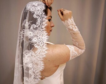 Ensemble voile mantille et mitaines en dentelle de Chantilly - Ivoire doux
