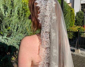 Mantilla Veil Ivory Chantilly Lace Bridal Veil - Elegant Vintage Wedding Accessory for Romantic Bride