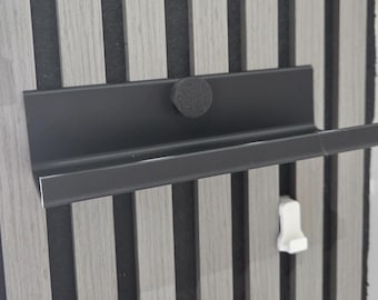 Prateleira para painel acústico | Sem furos, encaixe central, borda de 20 cm | Preto, cinza e branco
