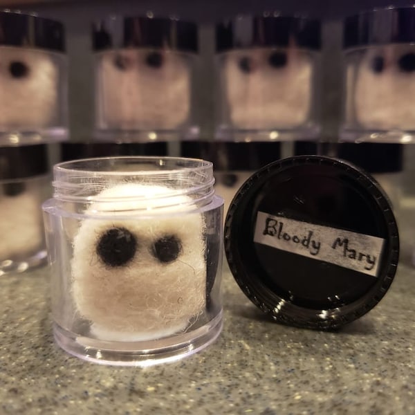 Adotta un fantasma, piccolo fantasma in un barattolo, grazioso regalo di Halloween, riempitivo per cesto regalo, fantasma con nome casuale, decorazione di Halloween, regalo per bambini