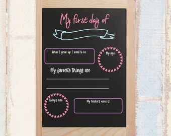 Primer día de la firma de la escuela SVG - Pizarra de la imagen de la escuela SVG - Señal de corazón para los niños - Archivo de corte de mamá - Imprimir y luego cortar - Clipart PNG