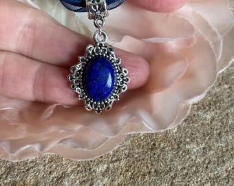 Handgefertigte Lapislazuli-Halskette: Antiksilber, 40 cm langes Band