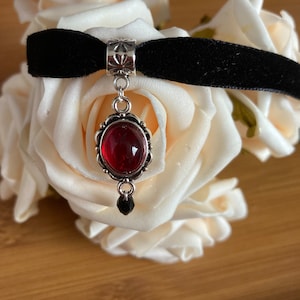 Victorian/Gothic Blood Red enchanting  Velvet Choker with extended chain (Ships Worldwide) Please Read The Description