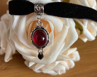 Victorian/Gothic Blood Red enchanting  Velvet Choker with extended chain (Ships Worldwide) Please Read The Description