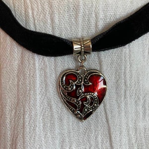 Victorian/Gothic Heart (not a puffed heart) Velvet Choker with extendable chain (Ships Worldwide) Please Read The Description