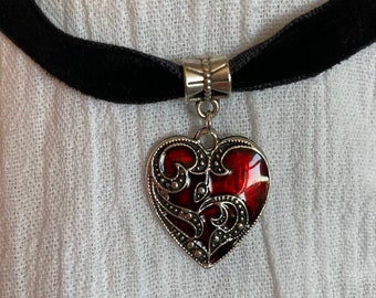 Victorian/Gothic Heart Velvet Choker(Ships Worldwide) Please Read The Description