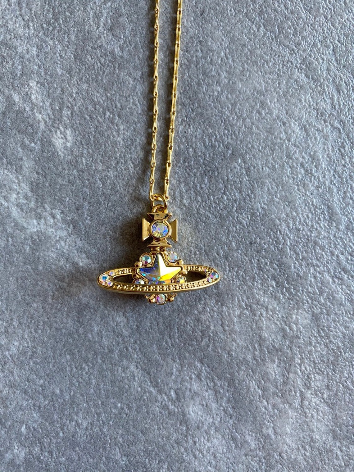 Collier holographique Vivienne Westwood Etsy France