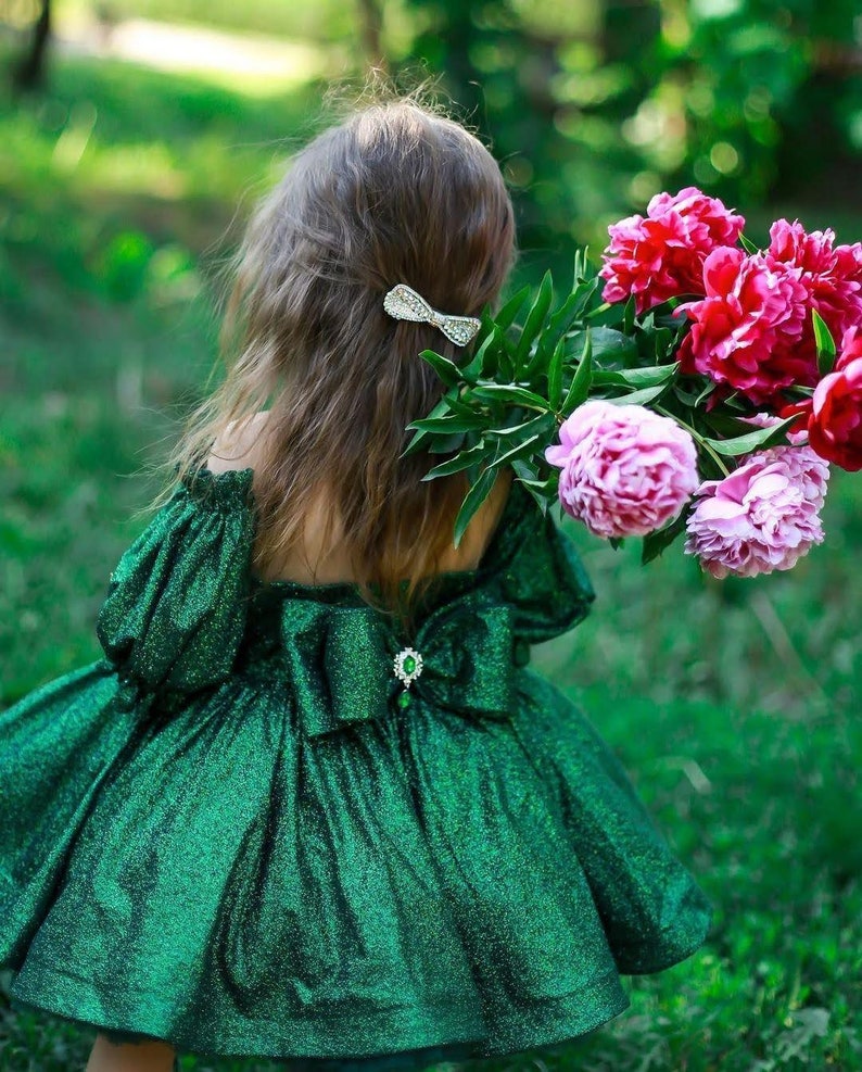 Abito da ragazza di fiori scintillante color smeraldo con maniche a sbuffo, abito verde gonfio lucido 3t, abito da bambina verde brillante per Natale immagine 4