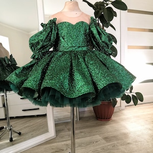 Abito da ragazza di fiori scintillante color smeraldo con maniche a sbuffo, abito verde gonfio lucido 3t, abito da bambina verde brillante per Natale immagine 6