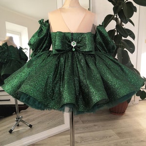 Abito da ragazza di fiori scintillante color smeraldo con maniche a sbuffo, abito verde gonfio lucido 3t, abito da bambina verde brillante per Natale immagine 7