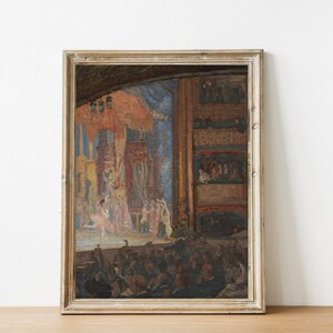 Pode incluir: Uma pintura a &oacute;leo emoldurada que retrata uma apresenta&ccedil;&atilde;o no palco com dan&ccedil;arinos em trajes coloridos. O palco &eacute; iluminado por holofotes e a plateia est&aacute; sentada no n&iacute;vel inferior do teatro.