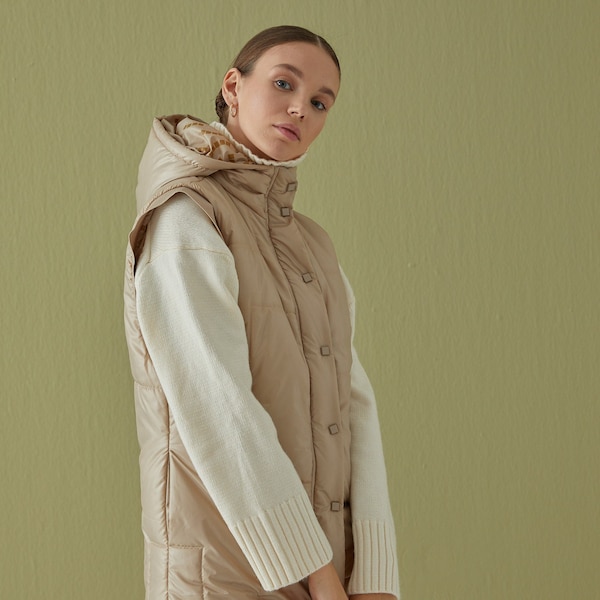 Gilet matelassé à capuche beige, Gilets pour femmes, Gilets d'extérieur, Gilet matelassé long, Veste sans manches, Gilet léger, Gilet sans manches, Gilet streetwear